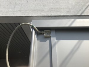 ここに電源を引き込む場所があります。